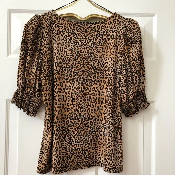 CeCe Leopard Print Top w/Square Neckline & Elastic Smocking At Bottom Of Sleeves - Picture 5 of 7